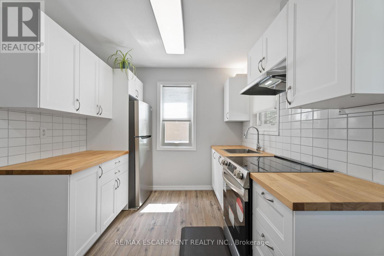 Photo 9 of 197 East 12 Th Street, Hamilton ON