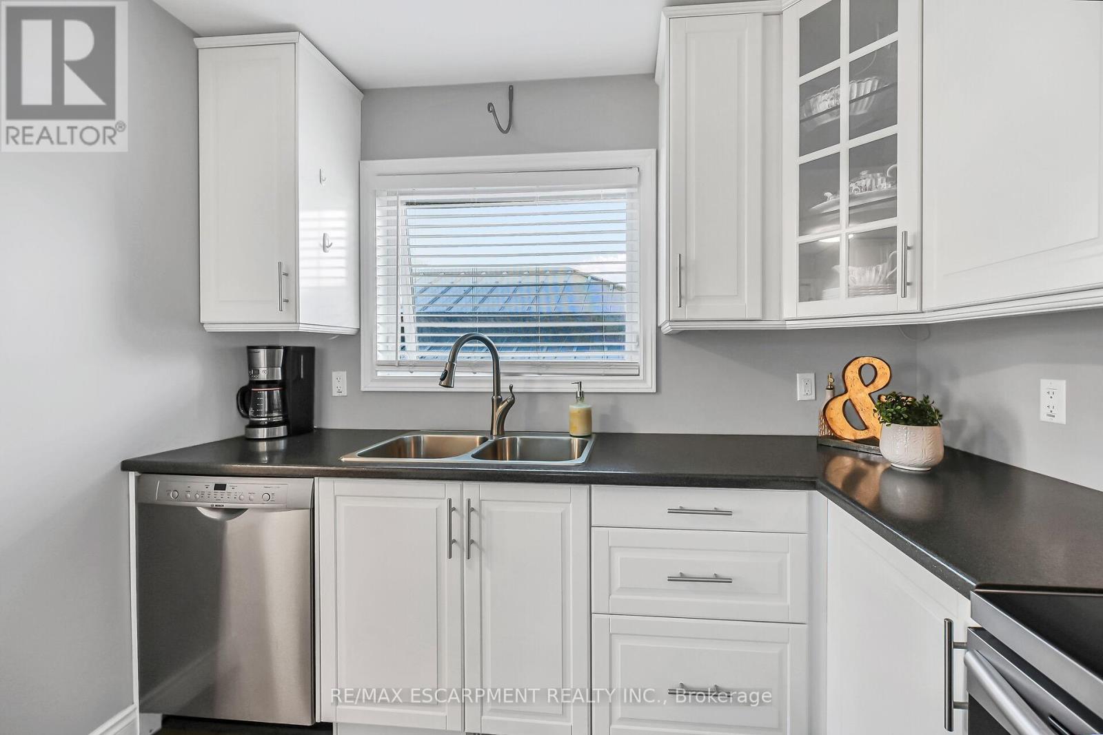 Single Family House for Sale in  COCHRANE ROAD Hamilton (Rosedale) 