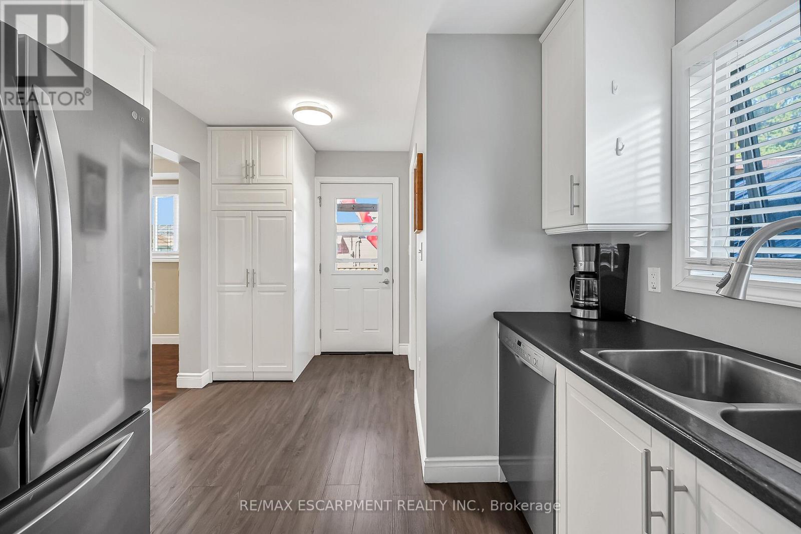 Single Family House for Sale in  COCHRANE ROAD Hamilton (Rosedale) 
