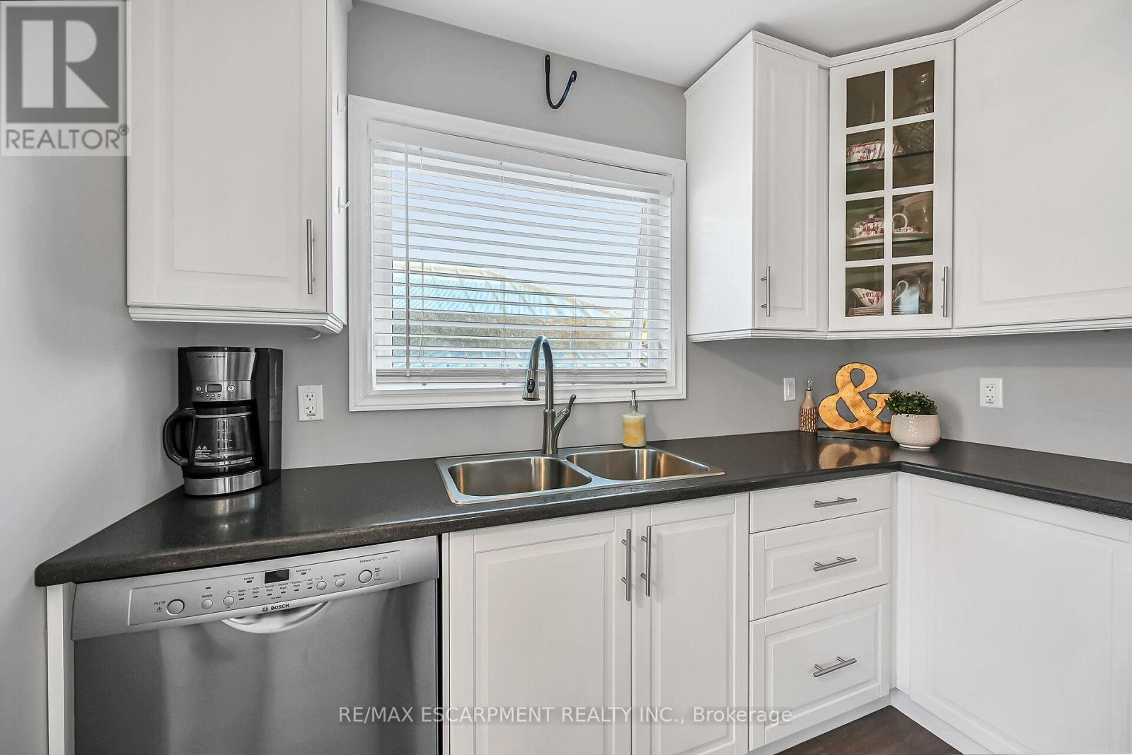 Single Family House for Sale in  COCHRANE ROAD Hamilton (Rosedale) 