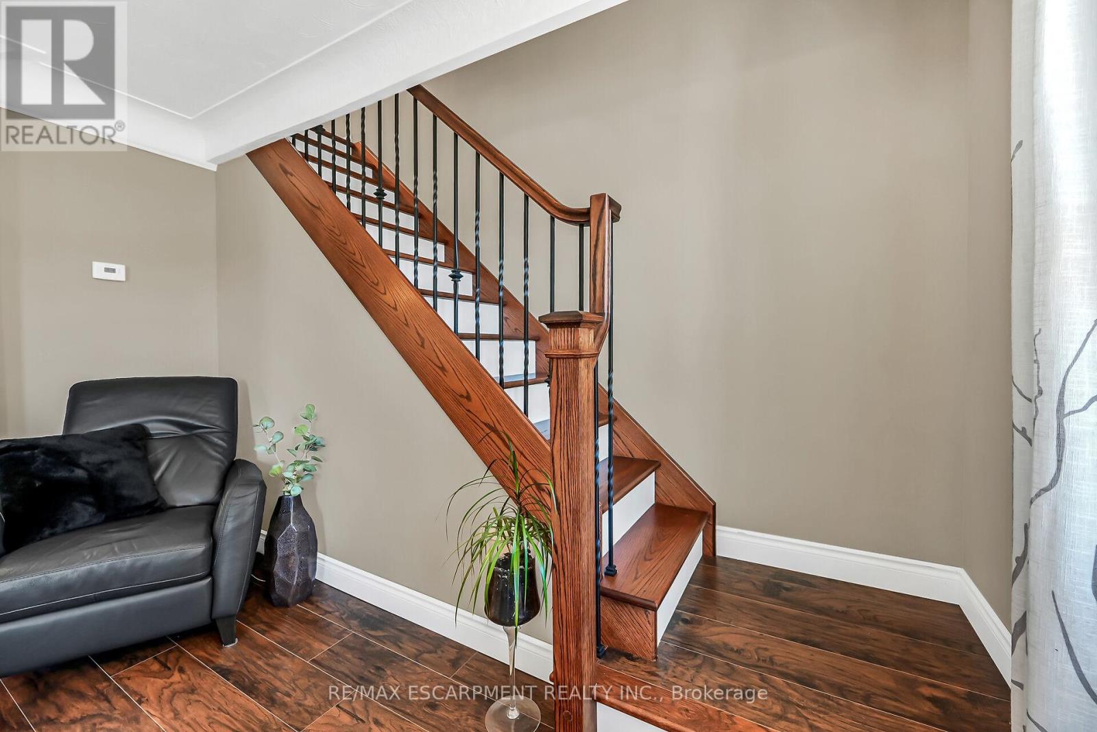Single Family House for Sale in  COCHRANE ROAD Hamilton (Rosedale) 