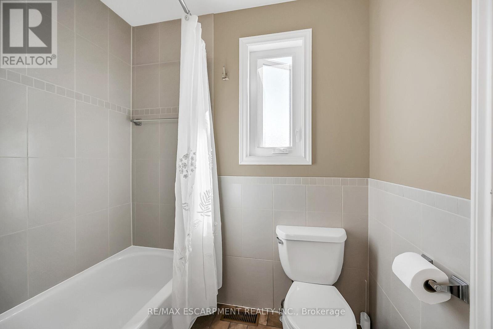Single Family House for Sale in  COCHRANE ROAD Hamilton (Rosedale) 