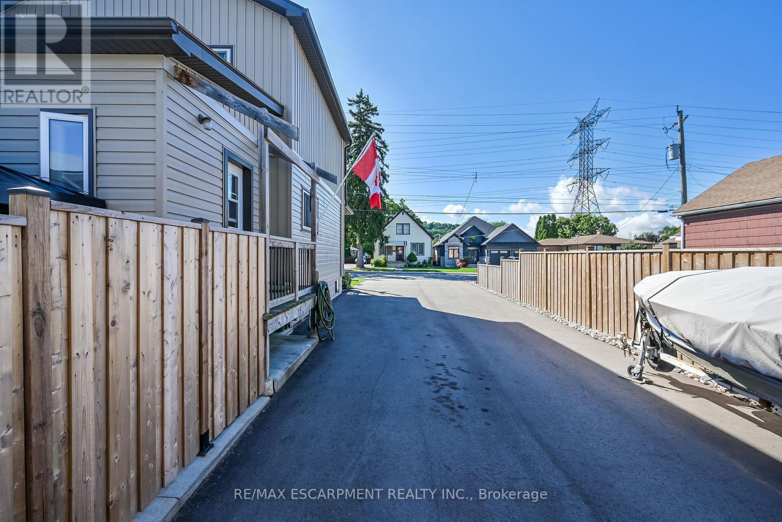 Single Family House for Sale in  COCHRANE ROAD Hamilton (Rosedale) 
