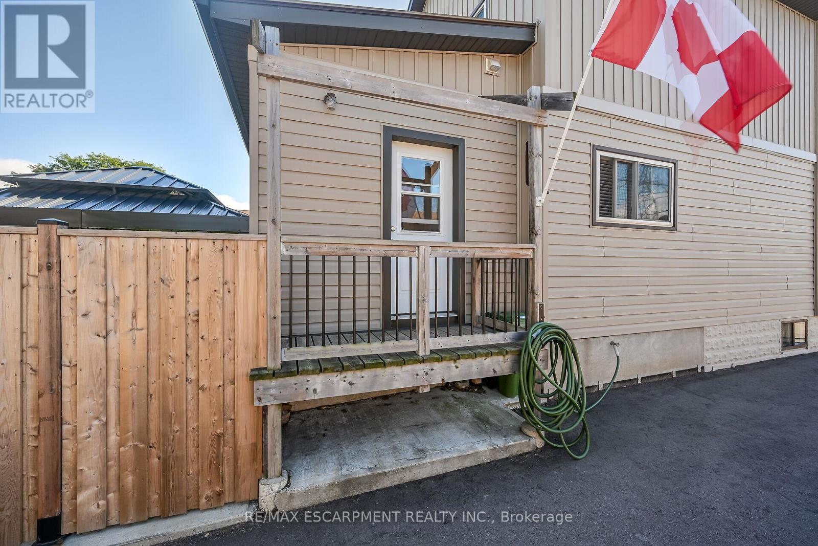 Single Family House for Sale in  COCHRANE ROAD Hamilton (Rosedale) 