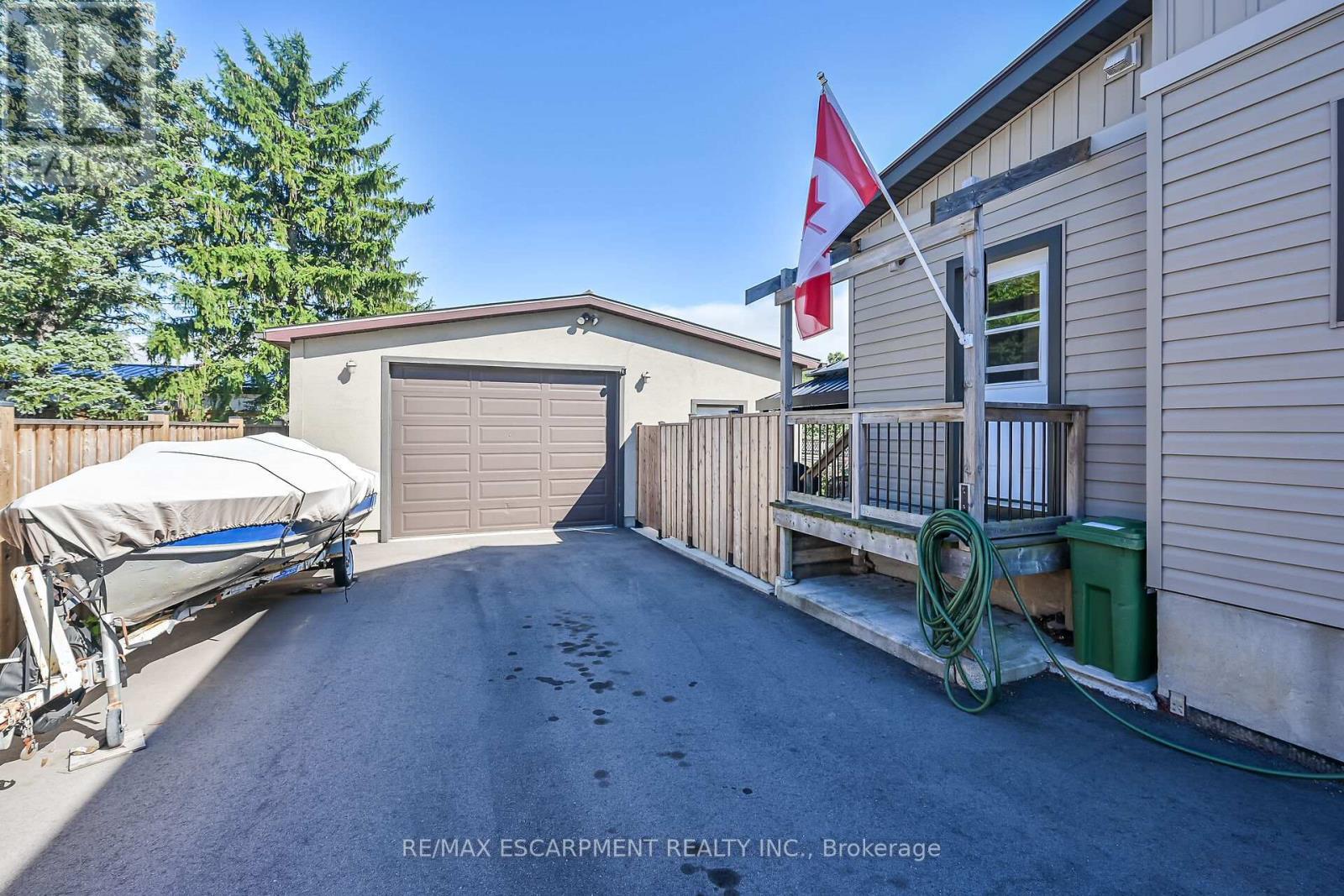 Single Family House for Sale in  COCHRANE ROAD Hamilton (Rosedale) 