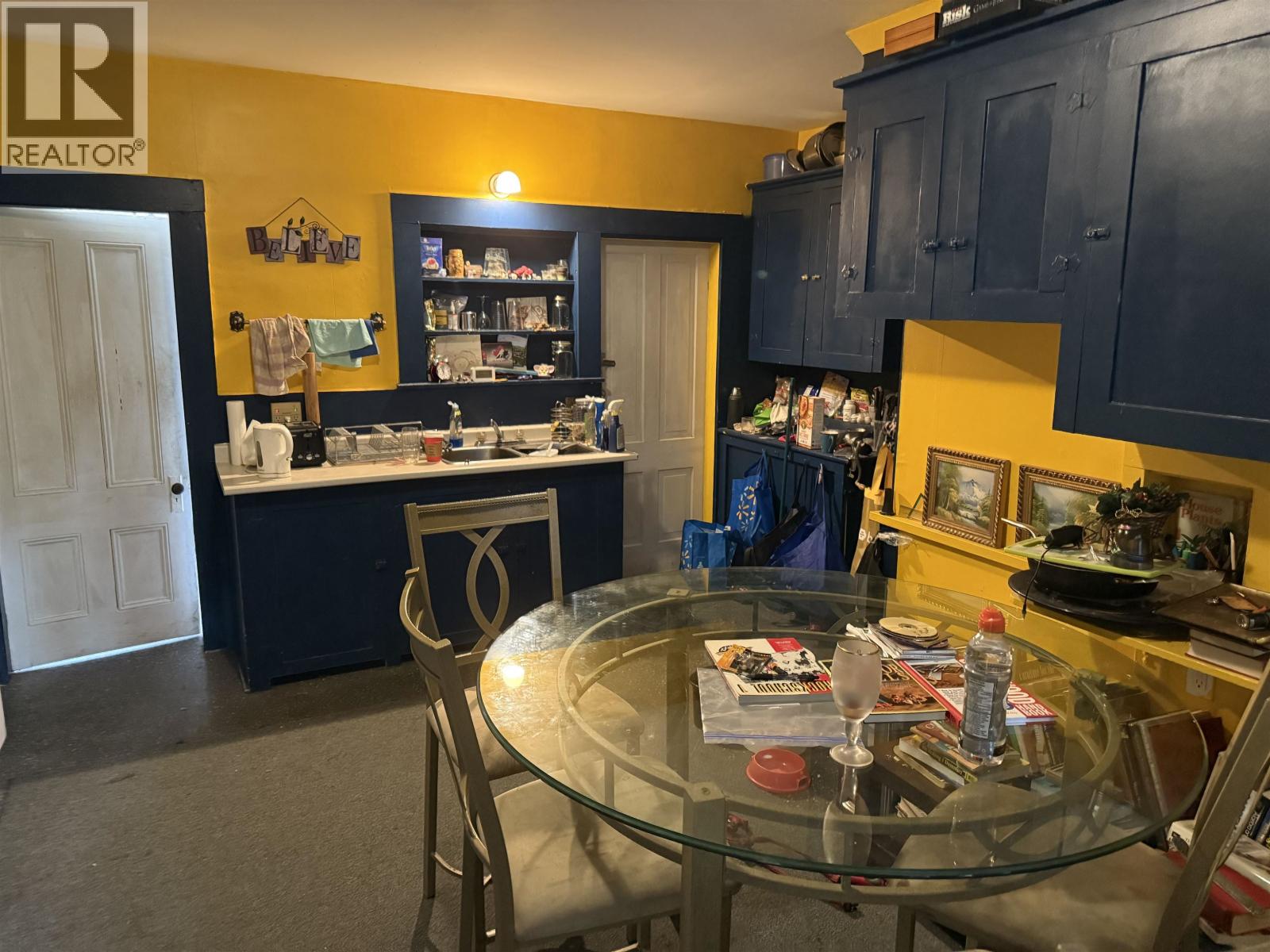 Photo 12 of 423 Sixth Street, New Westminster BC