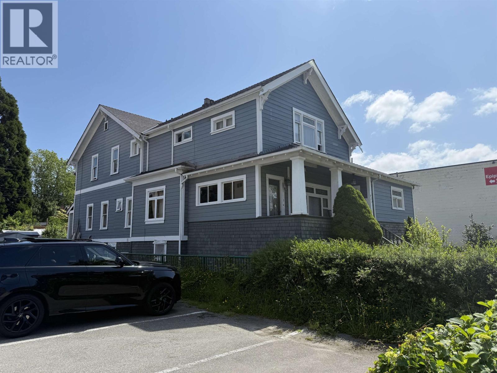 Photo 2 of 423 Sixth Street, New Westminster BC