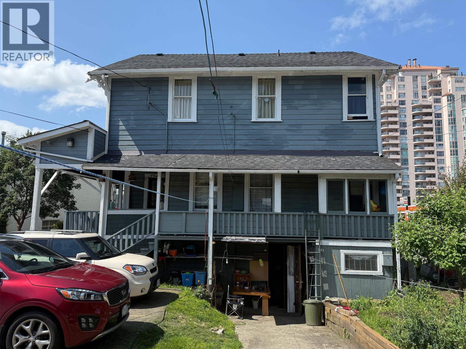 Photo 4 of 423 Sixth Street, New Westminster BC