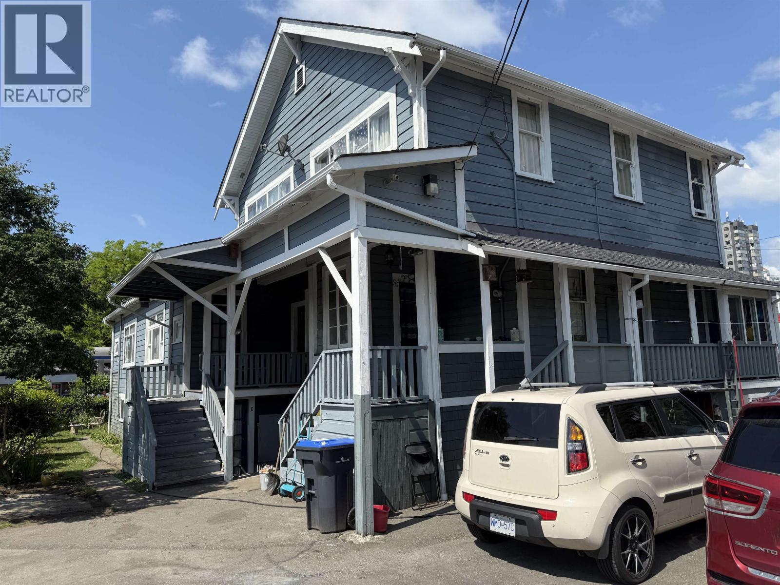 Photo 5 of 423 Sixth Street, New Westminster BC