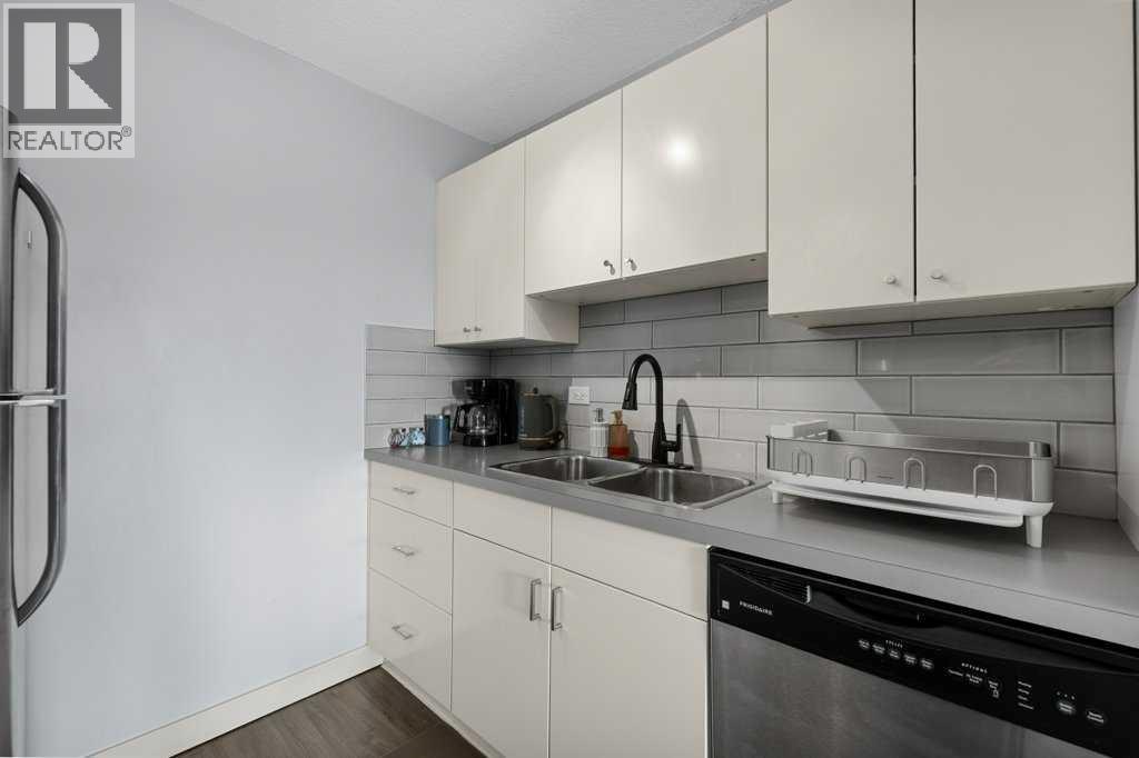 Single Family House for Sale in D   Avenue SW Cliff Bungalow Calgary 