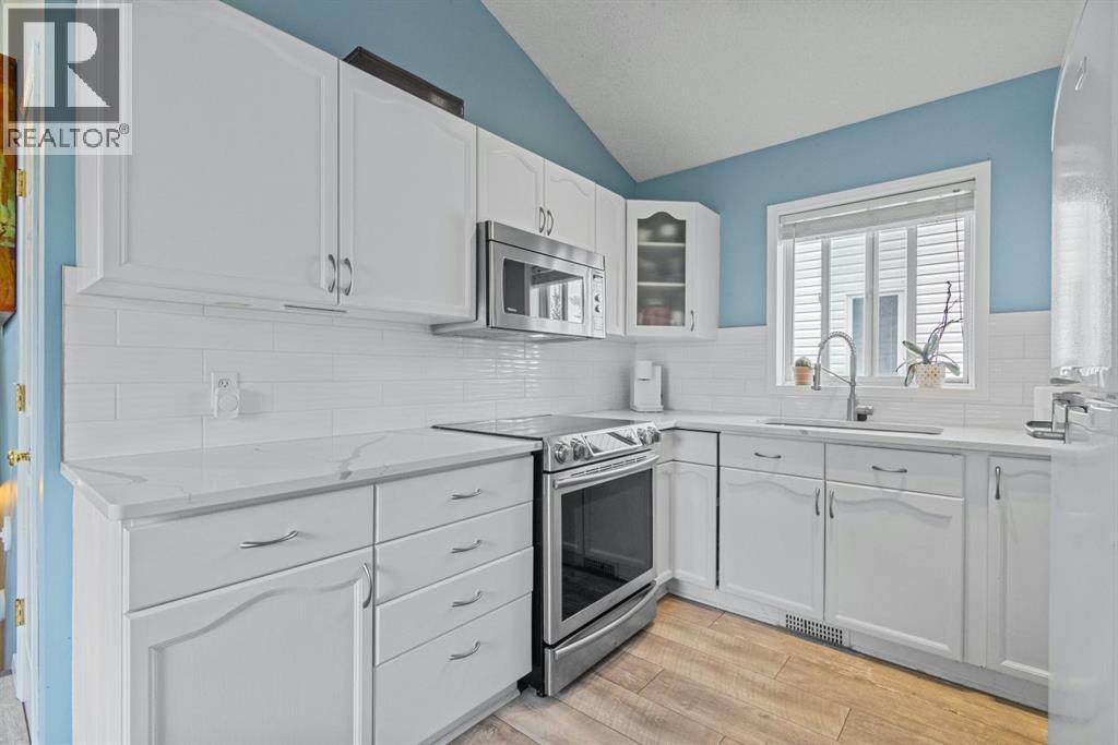 Single Family House 4 Level for Sale in  Somervale Place SW Somerset Calgary 