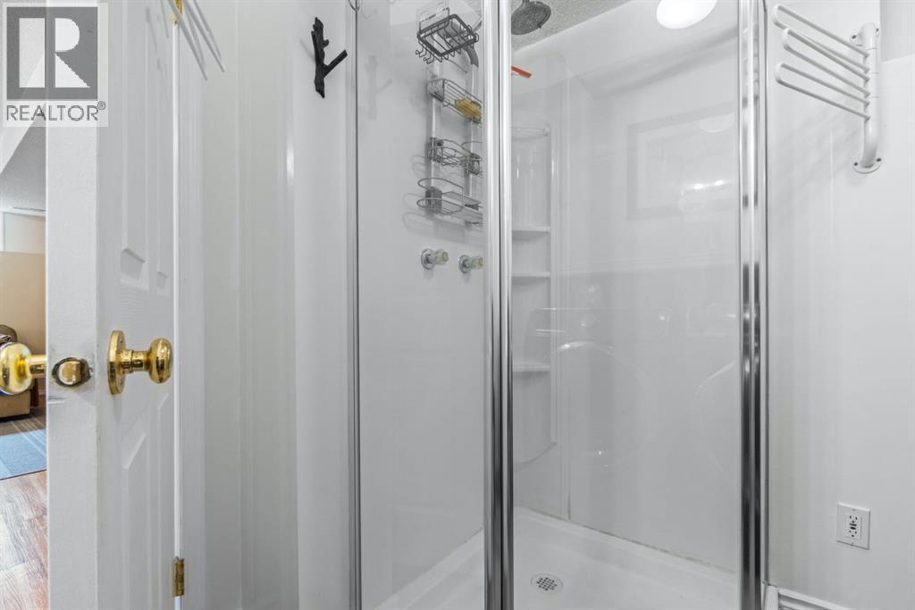 Single Family House 4 Level for Sale in  Somervale Place SW Somerset Calgary 
