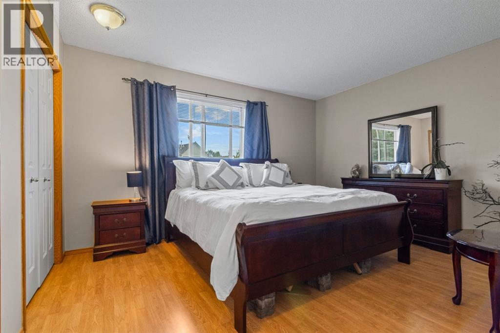 Single Family House 4 Level for Sale in  Somervale Place SW Somerset Calgary 