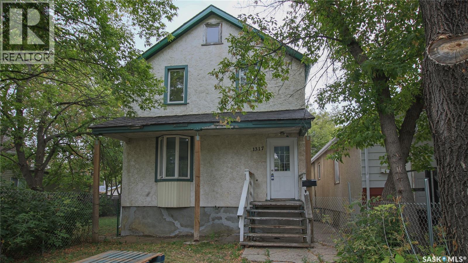 Photo 2 of 1317 Athol Street, Regina SK