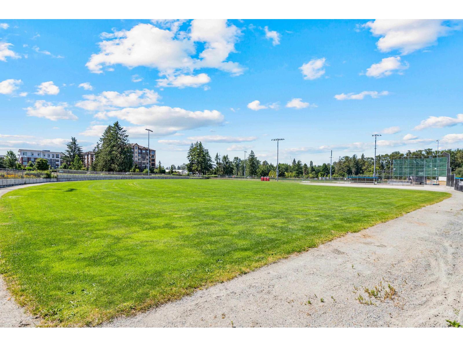 Photo 33 of 542 8288 207 A Street, Langley BC