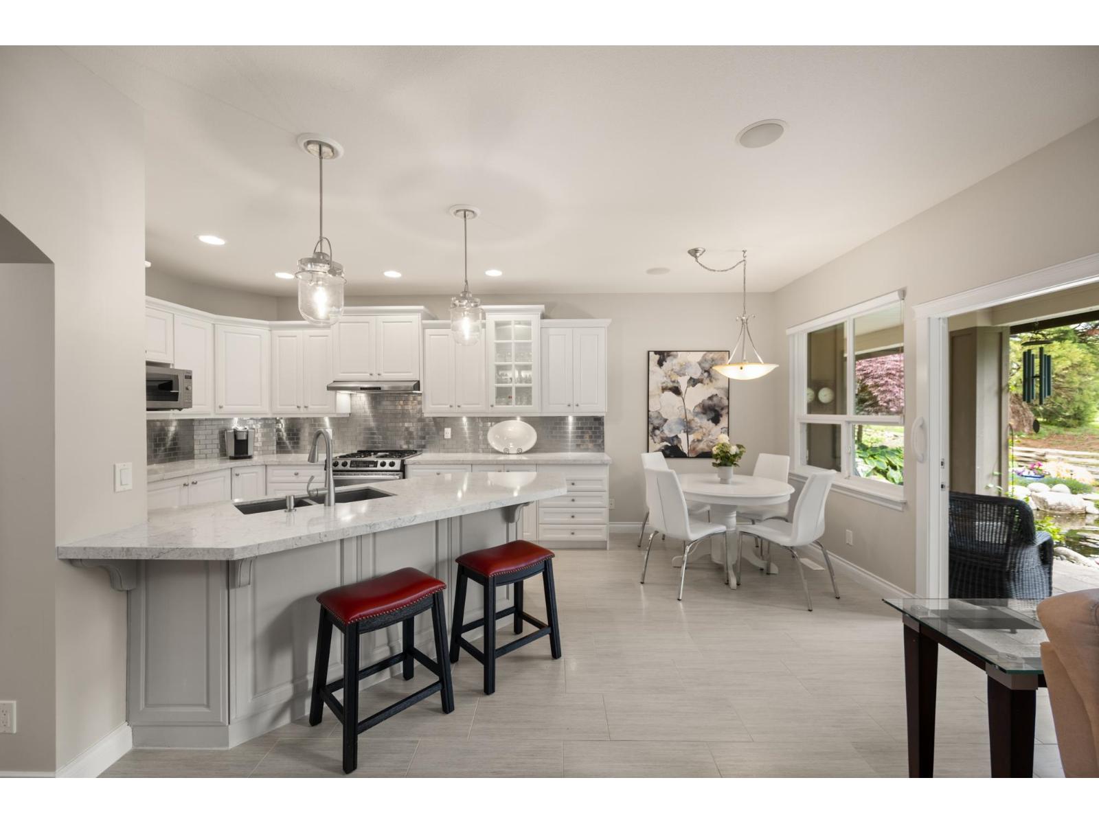 Photo 10 of 1 3300 157 A Street, Surrey BC