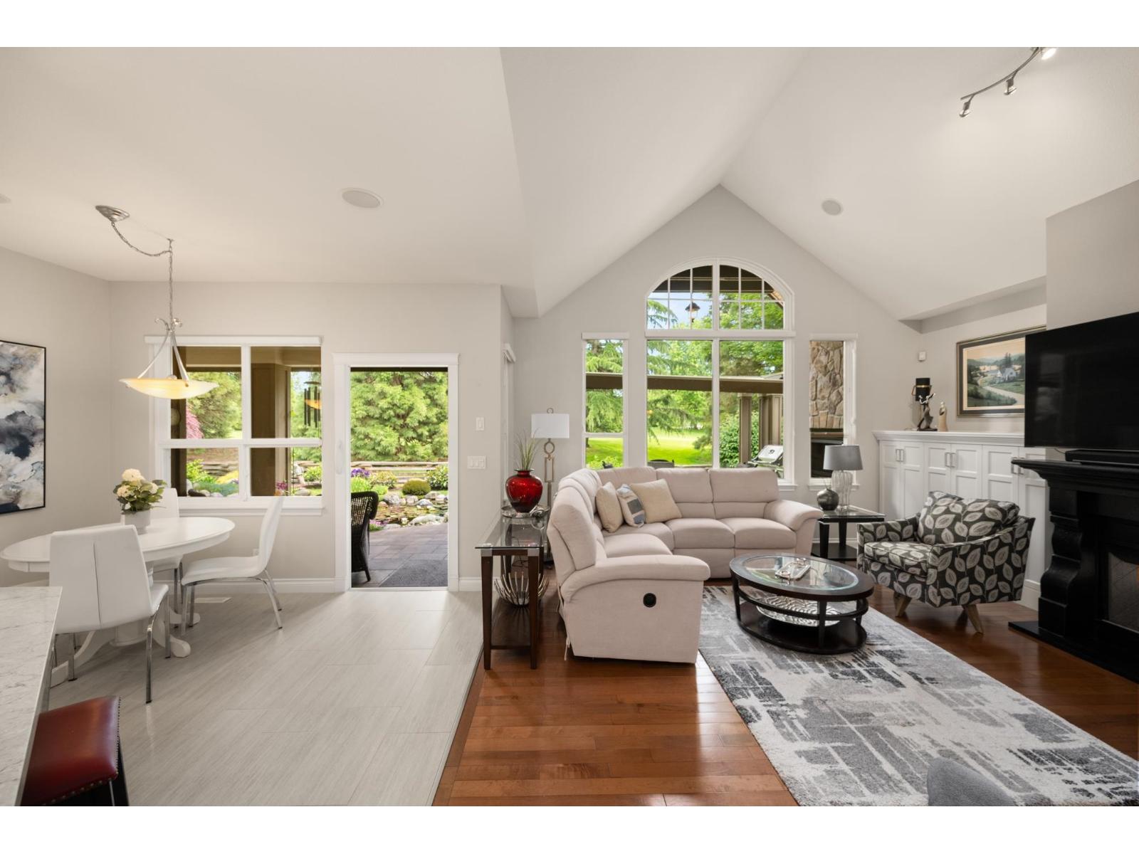 Photo 6 of 1 3300 157 A Street, Surrey BC