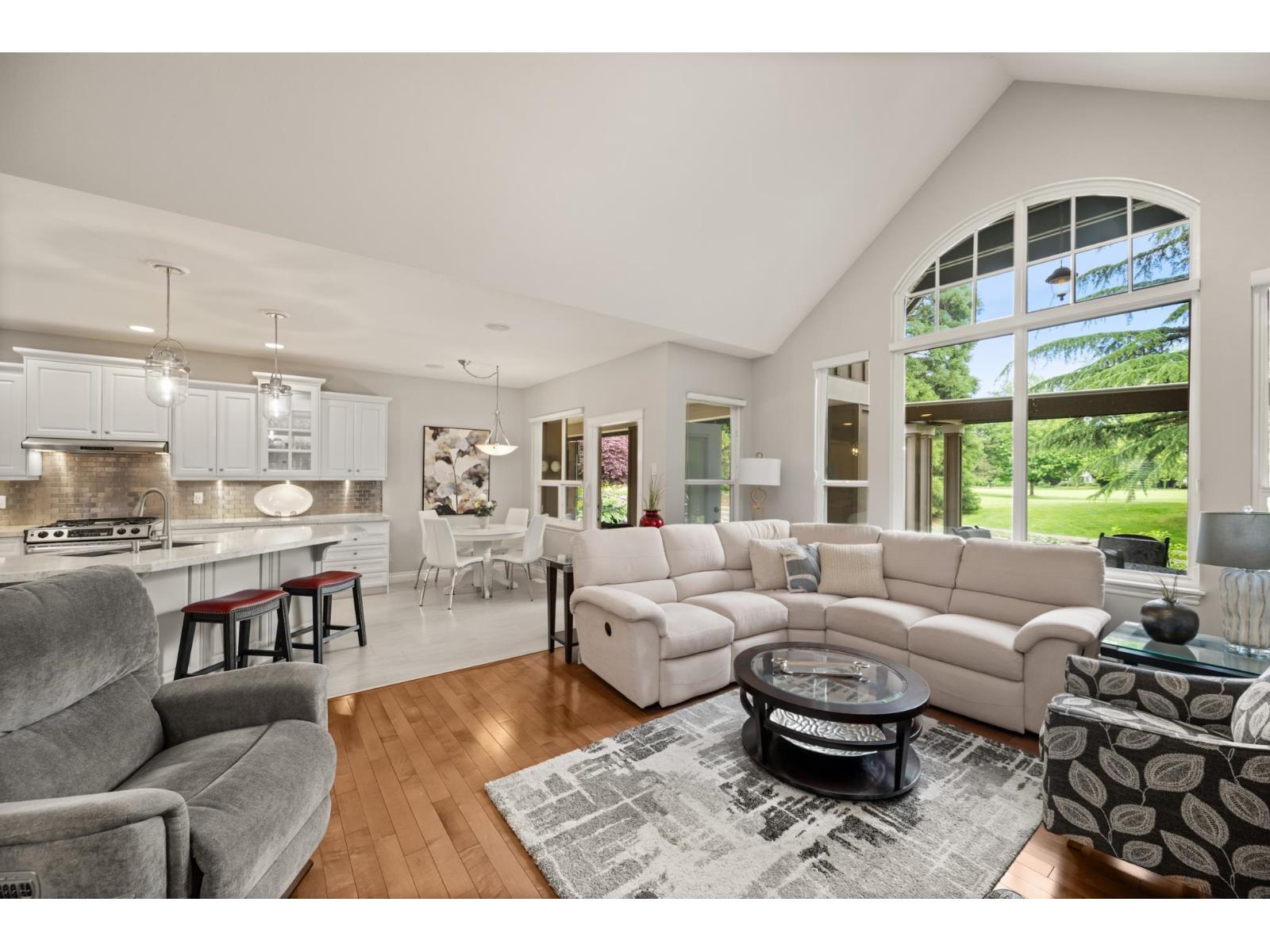 Photo 7 of 1 3300 157 A Street, Surrey BC