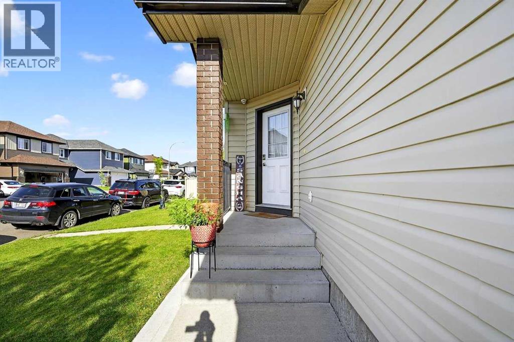 Photo 3 of 143 Saddleland Crescent Ne, Calgary AB