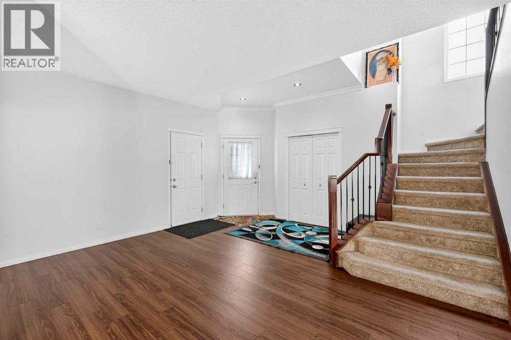 Photo 8 of 143 Saddleland Crescent Ne, Calgary AB