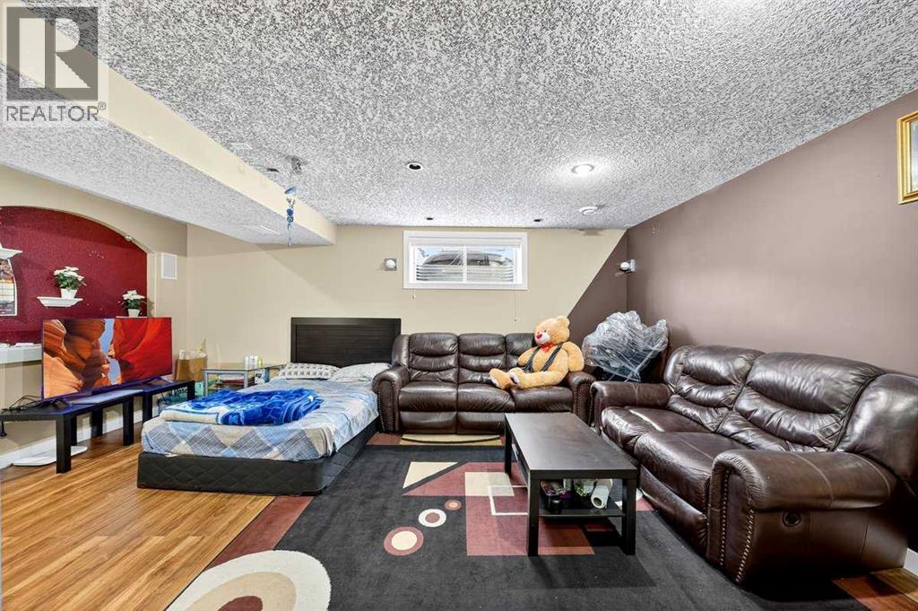 Photo 37 of 143 Saddleland Crescent Ne, Calgary AB
