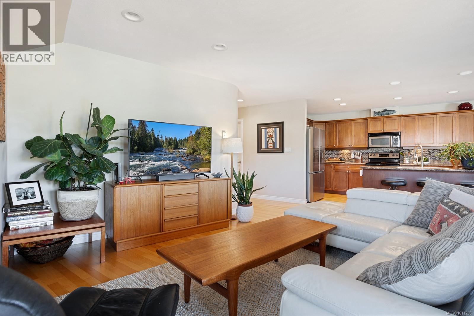304 1705 Comox Ave, Comox