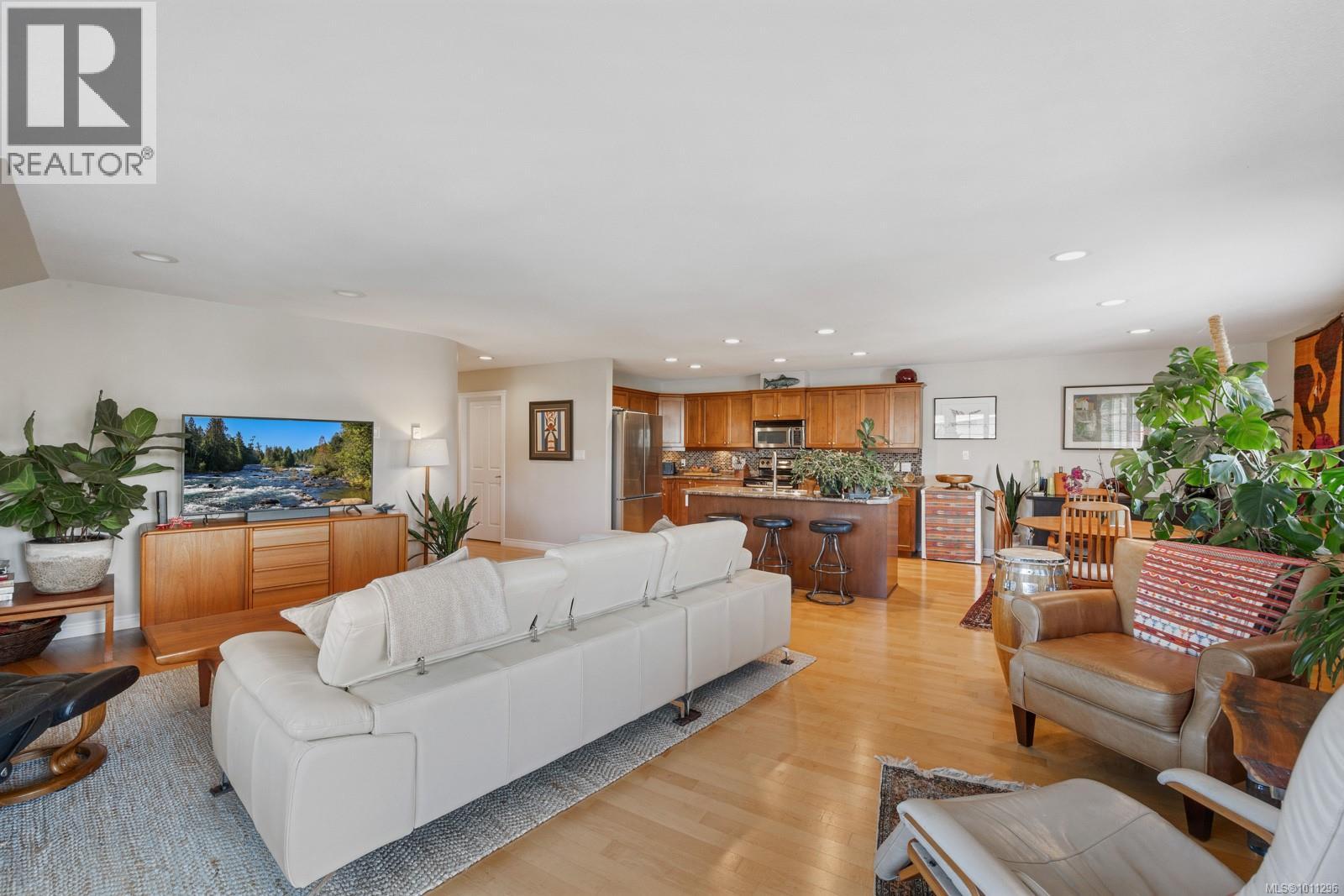 304 1705 Comox Ave, Comox