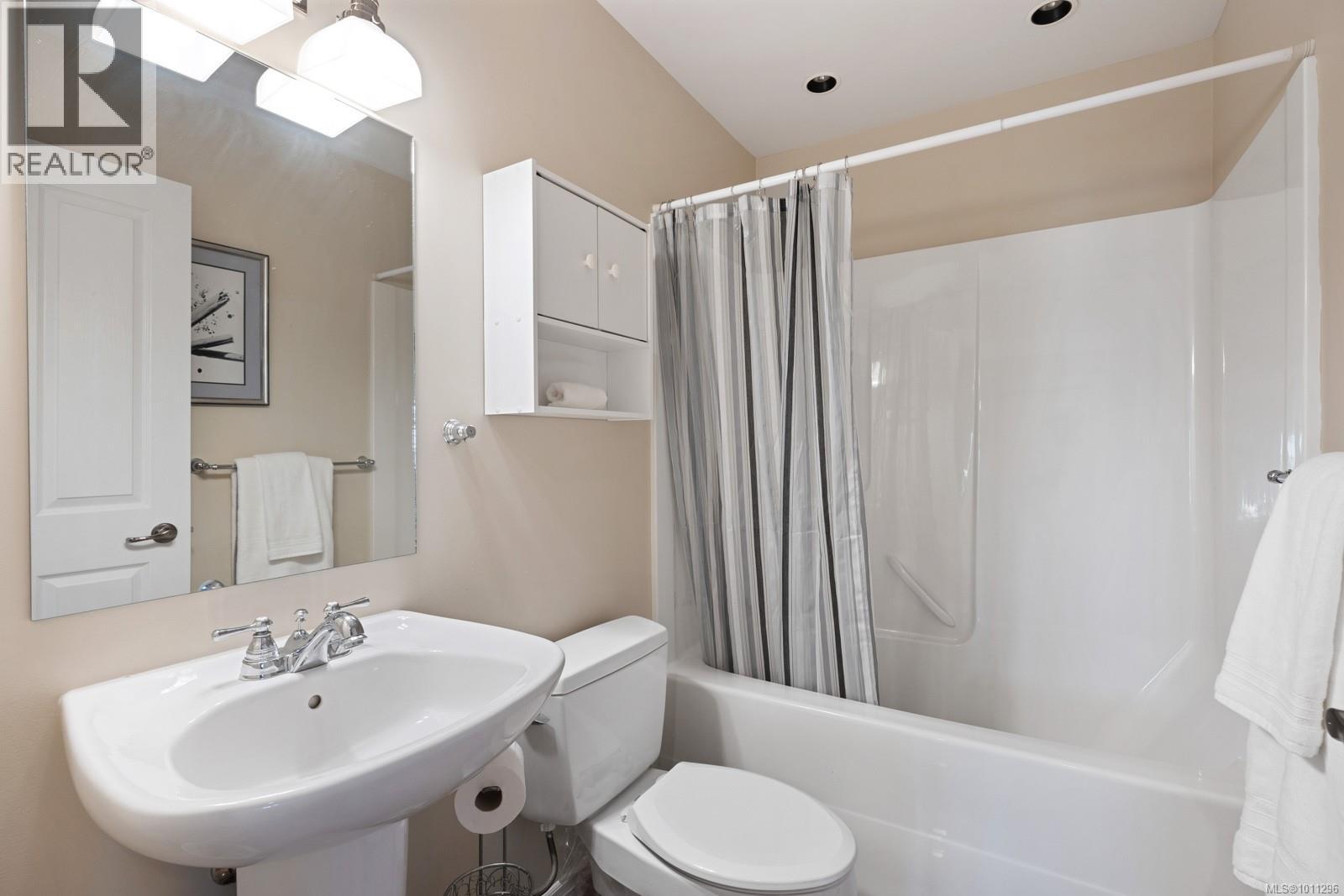 304 1705 Comox Ave, Comox