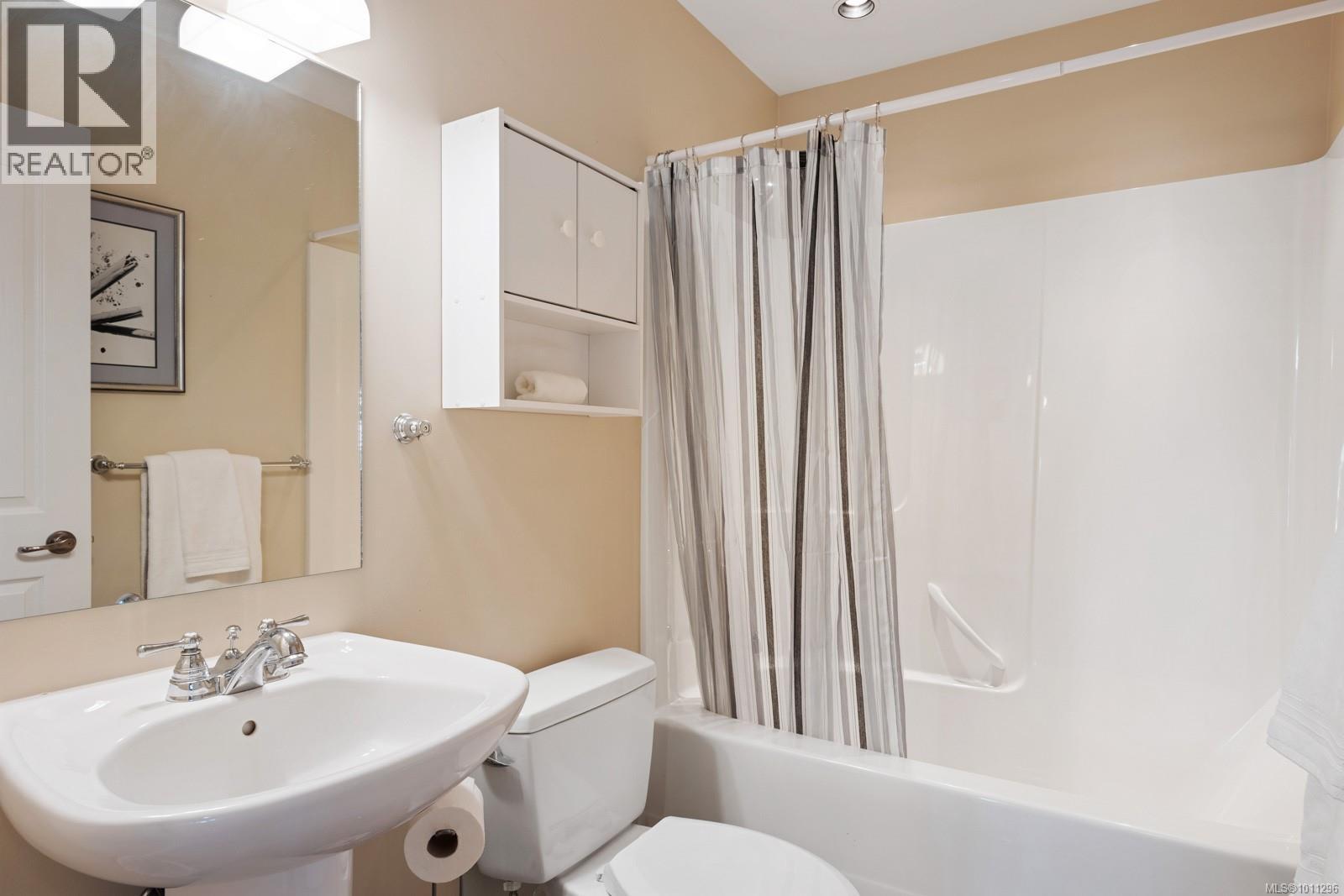 304 1705 Comox Ave, Comox