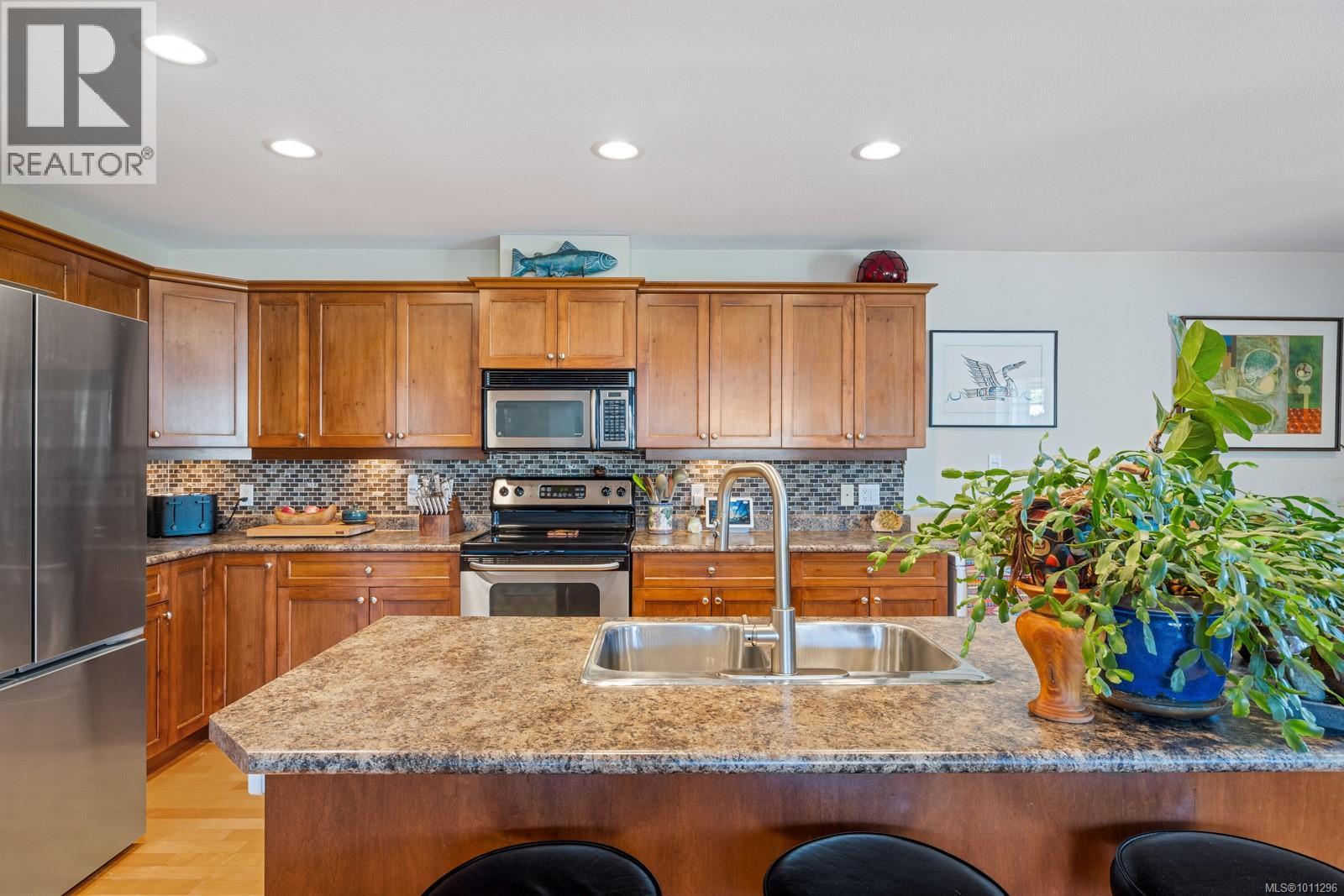 304 1705 Comox Ave, Comox
