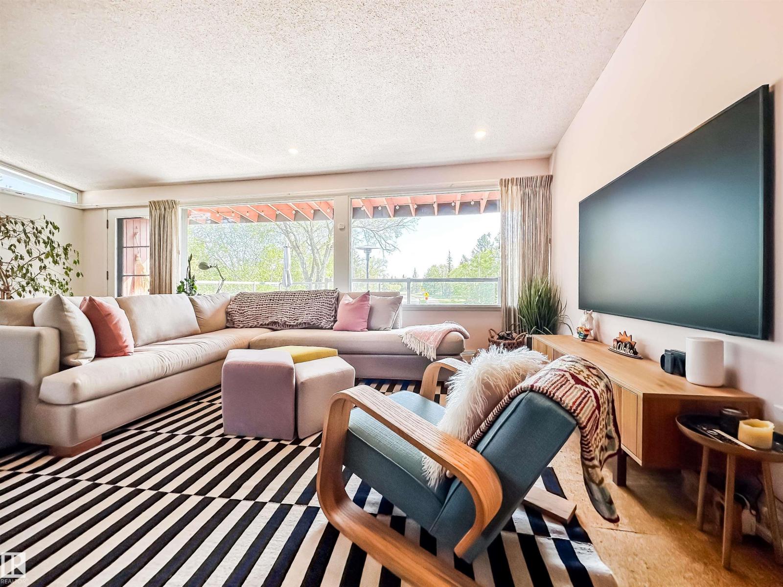 Photo 11 of 11748 University Av Nw, Edmonton AB