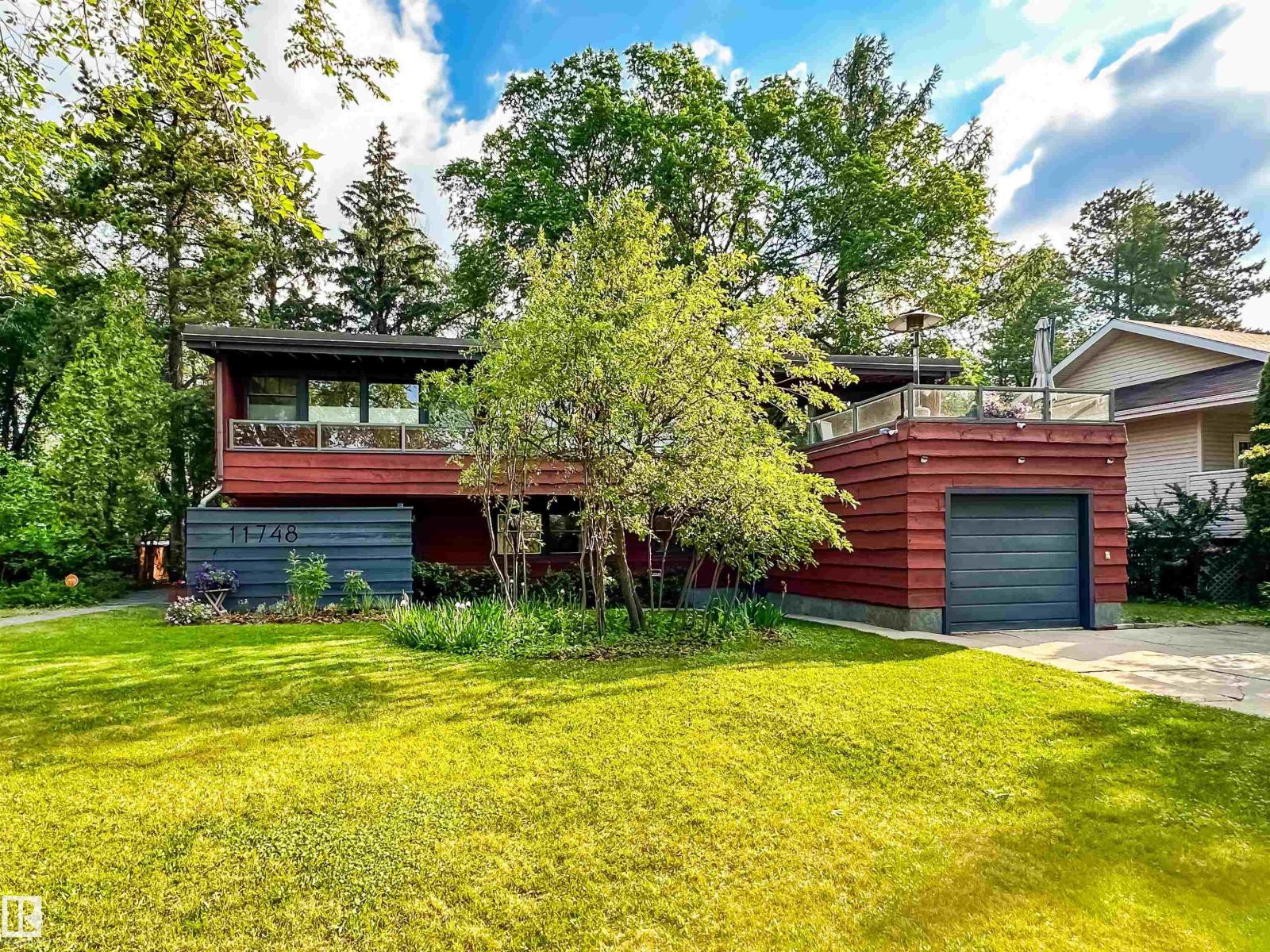 Photo 2 of 11748 University Av Nw, Edmonton AB