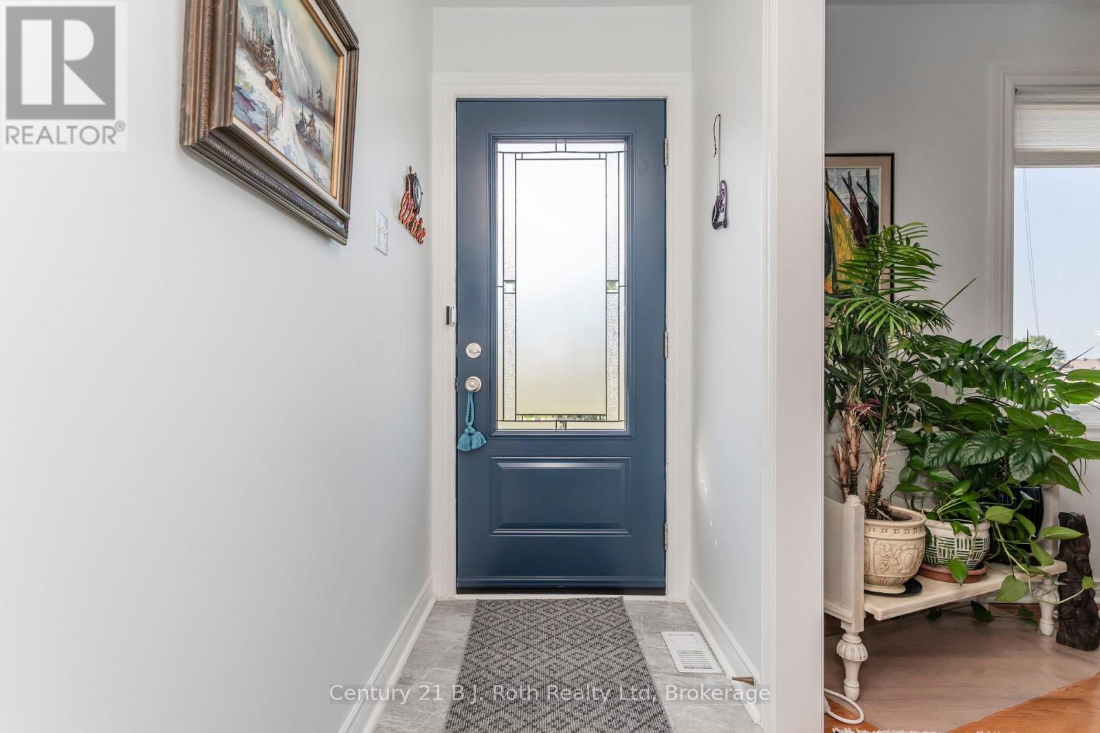 Photo 6 of 17 Charles Street, Penetanguishene ON