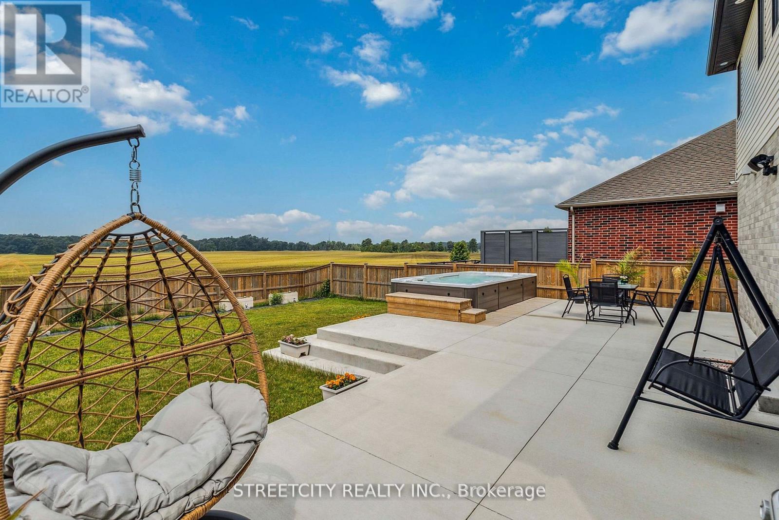 Photo 42 of 53 Arrowwood Path, Middlesex Centre ON