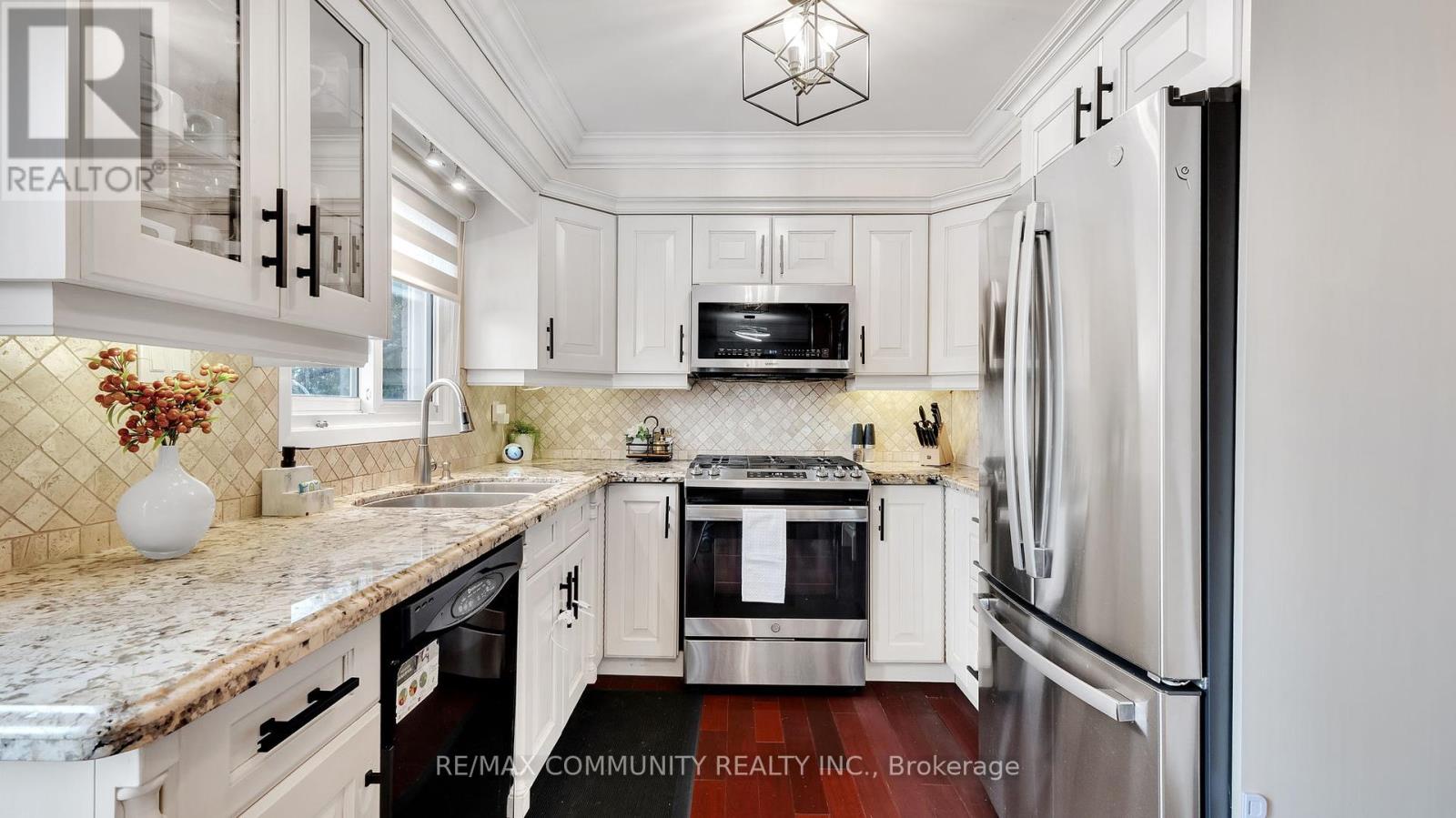 Photo 16 of 2135 Theoden Court, Pickering ON