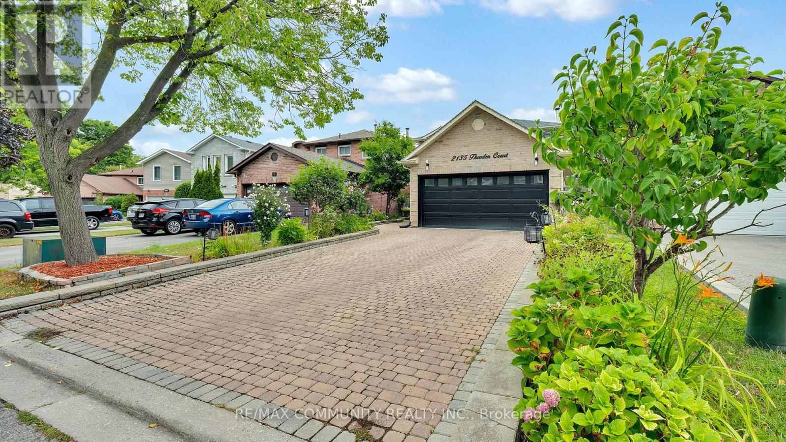 Photo 2 of 2135 Theoden Court, Pickering ON