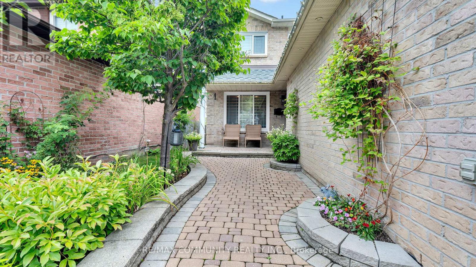 Photo 4 of 2135 Theoden Court, Pickering ON