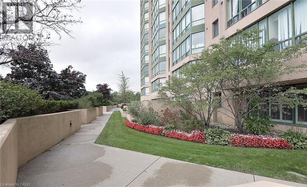 Photo 10 of 115 Hillcrest Avenue, Mississauga ON