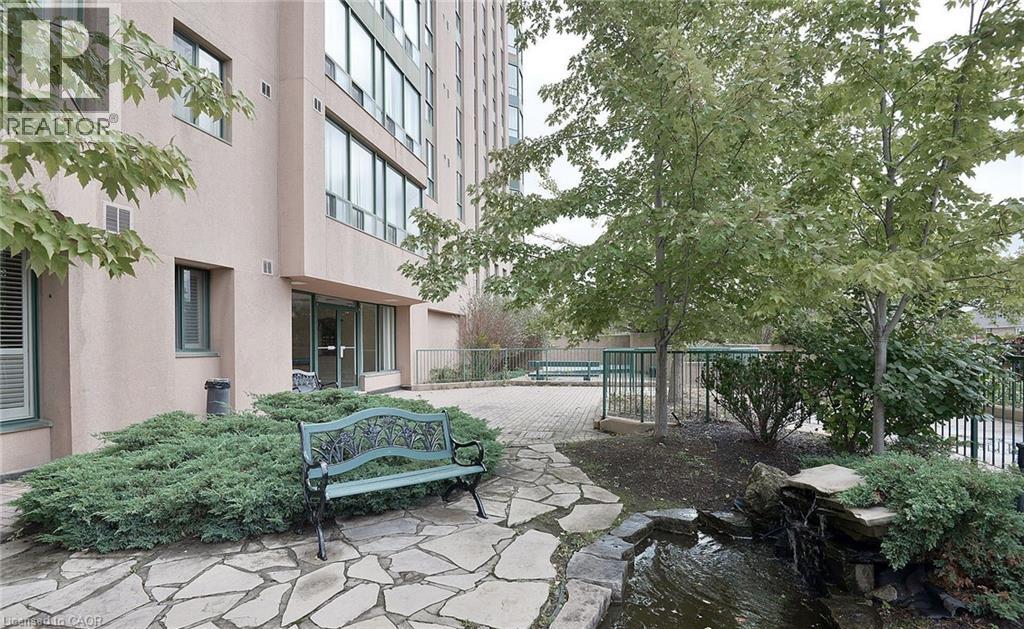Photo 11 of 115 Hillcrest Avenue, Mississauga ON