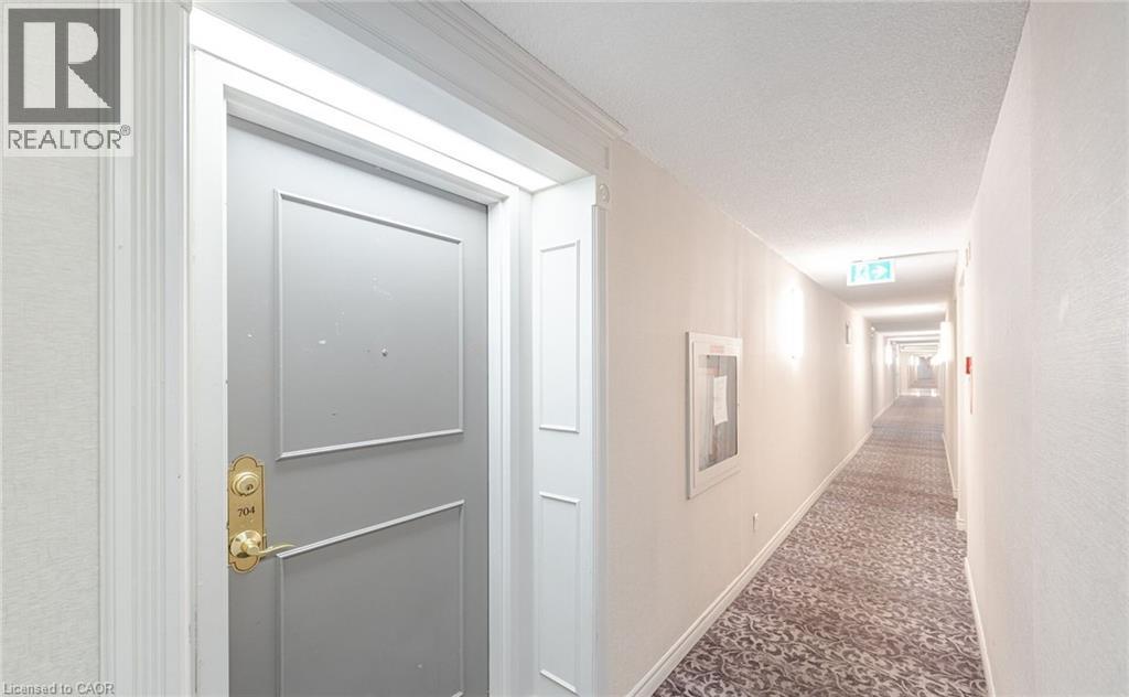 Photo 4 of 115 Hillcrest Avenue, Mississauga ON