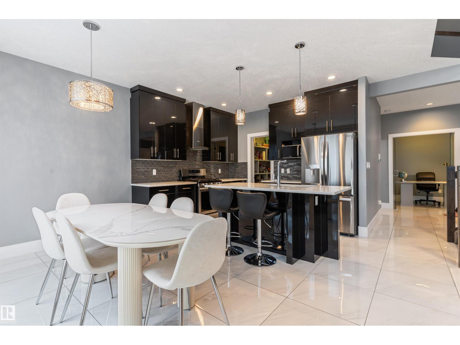 Photo 7 of 2033 Ware Rd Nw, Edmonton AB