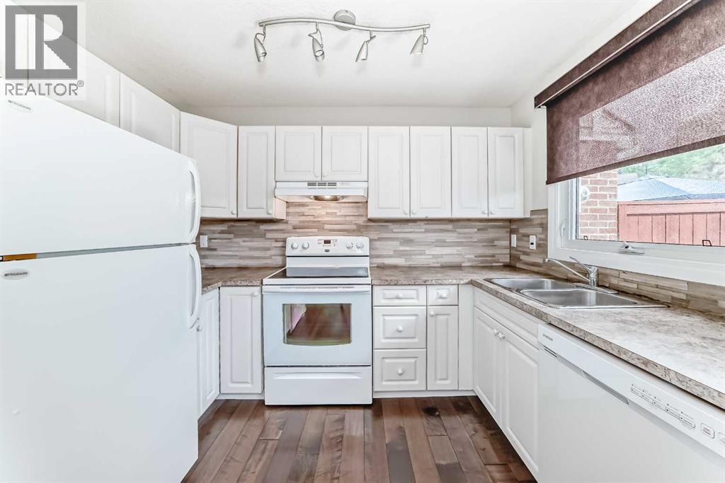 Single Family House for Sale in    Street SW Glenbrook Calgary 