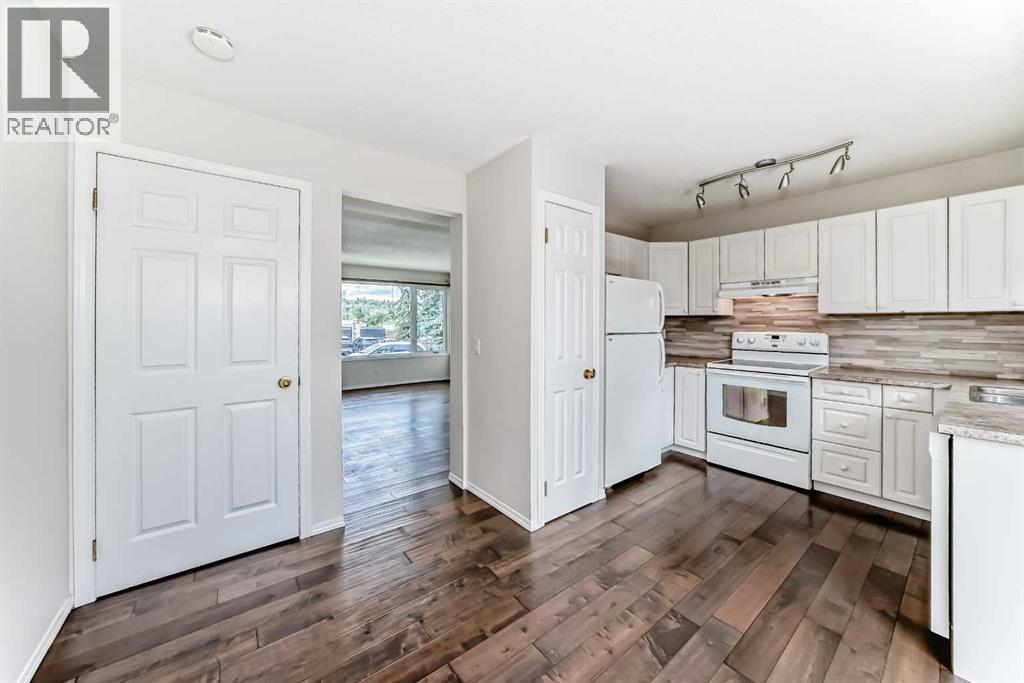 Single Family House for Sale in    Street SW Glenbrook Calgary 