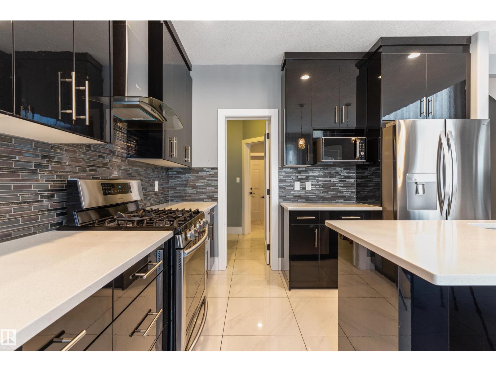 Photo 10 of 2033 Ware Rd Nw, Edmonton AB
