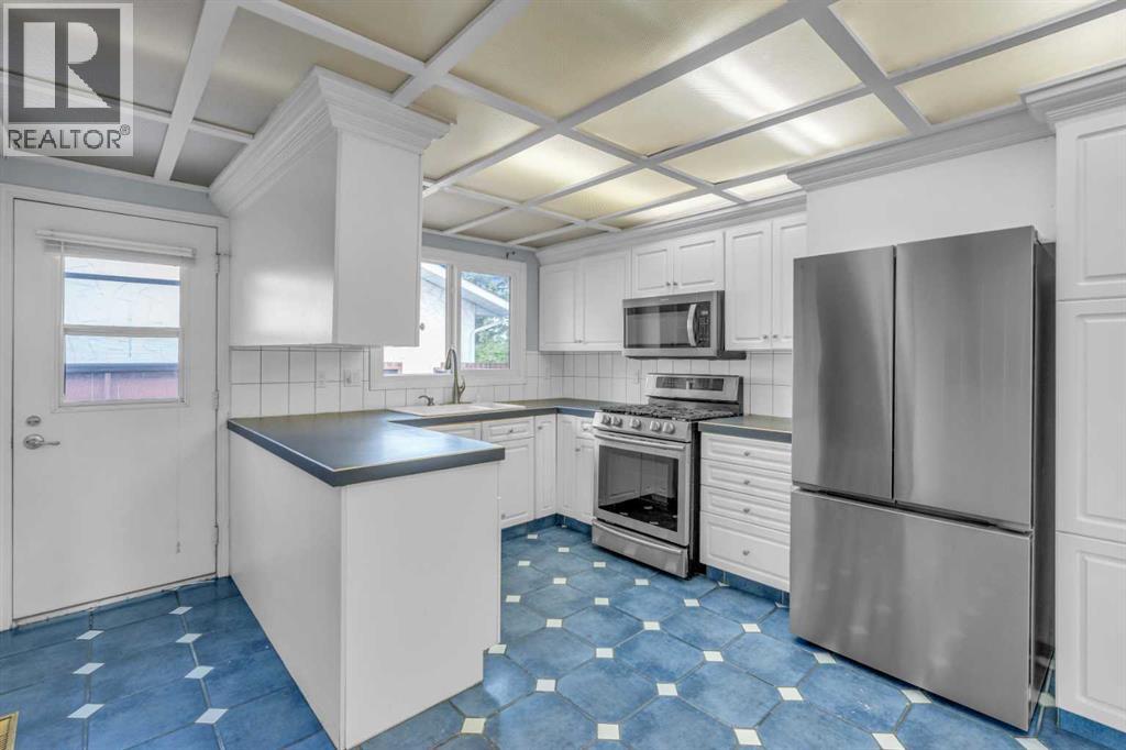 Single Family House Bi-level for Sale in  Queen Alexandra Way SE Queensland Calgary 