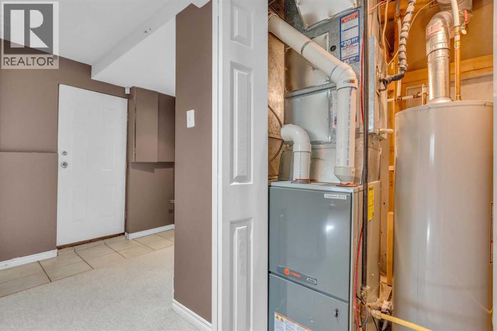 Single Family House Bi-level for Sale in  Queen Alexandra Way SE Queensland Calgary 