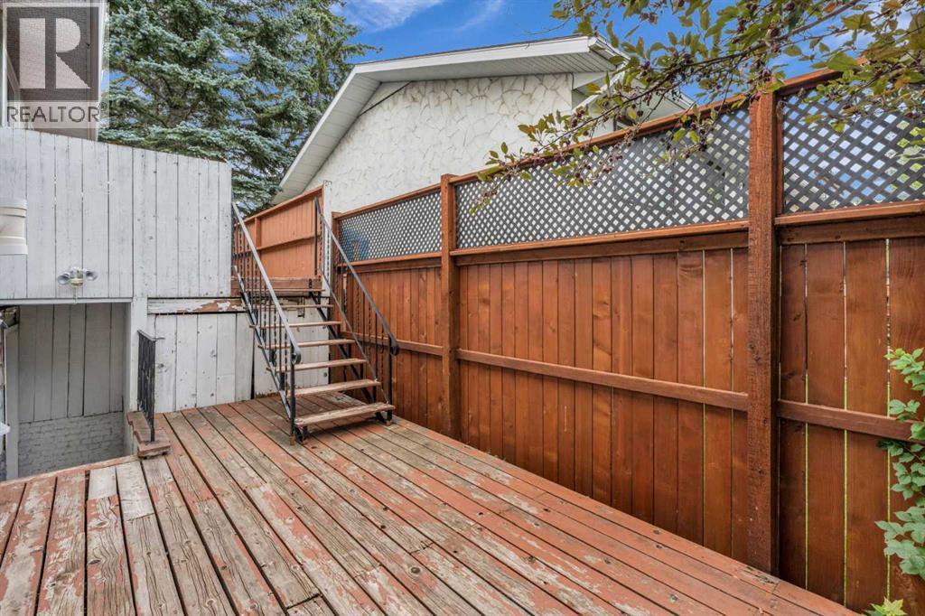 Single Family House Bi-level for Sale in  Queen Alexandra Way SE Queensland Calgary 