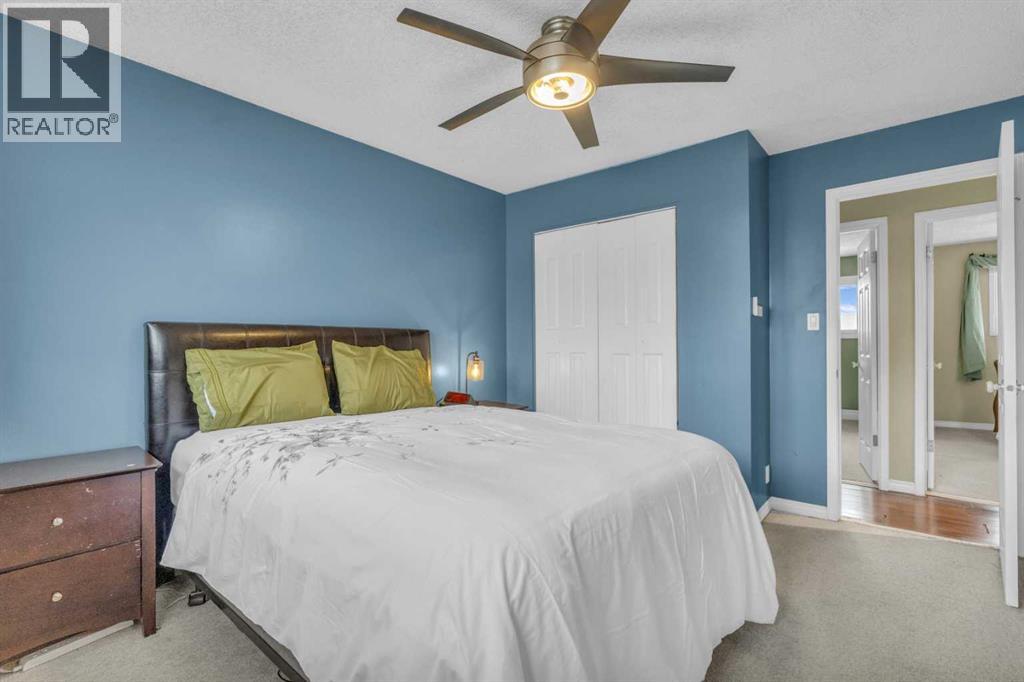 Single Family House Bi-level for Sale in  Queen Alexandra Way SE Queensland Calgary 