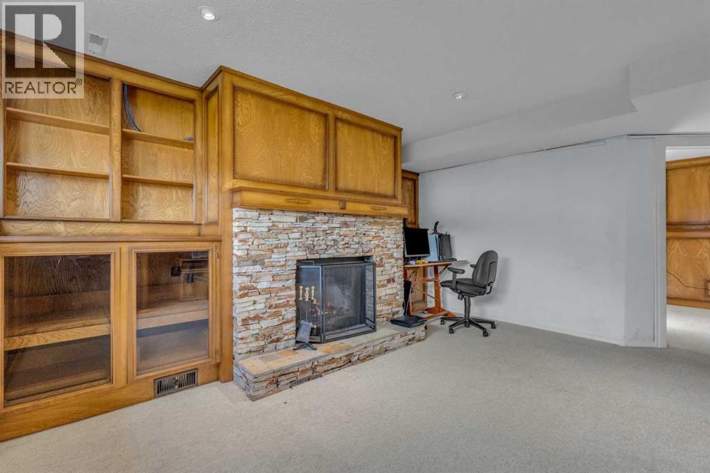 Single Family House Bi-level for Sale in  Queen Alexandra Way SE Queensland Calgary 