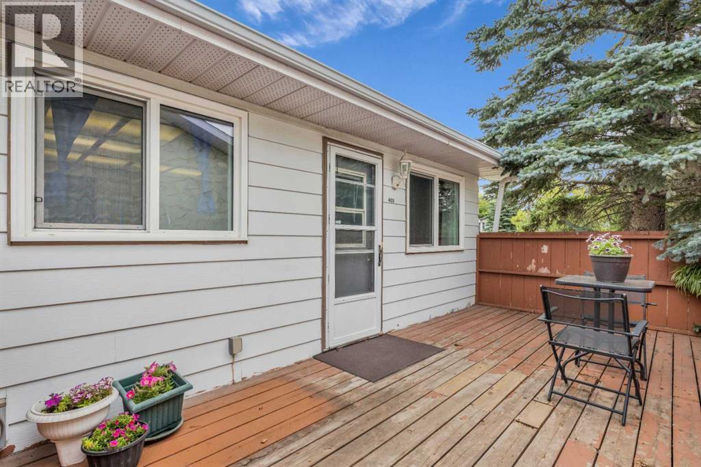 Single Family House Bi-level for Sale in  Queen Alexandra Way SE Queensland Calgary 